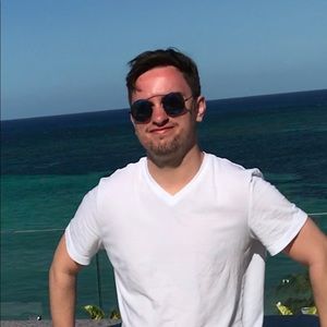 Meet your Posher, Devin